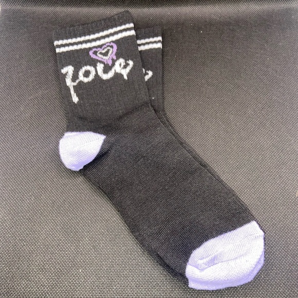 NIP 2 Pack Purple Heart and Love Graphic Socks Set - Picture 5 of 5